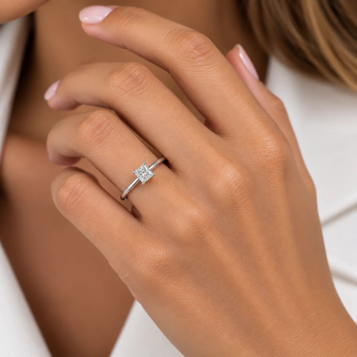 tabaat-solitaire-princess-lab-diamond-anat-kashi טבעת סוליטר פרינסס עם יהלום מעבדה על היד